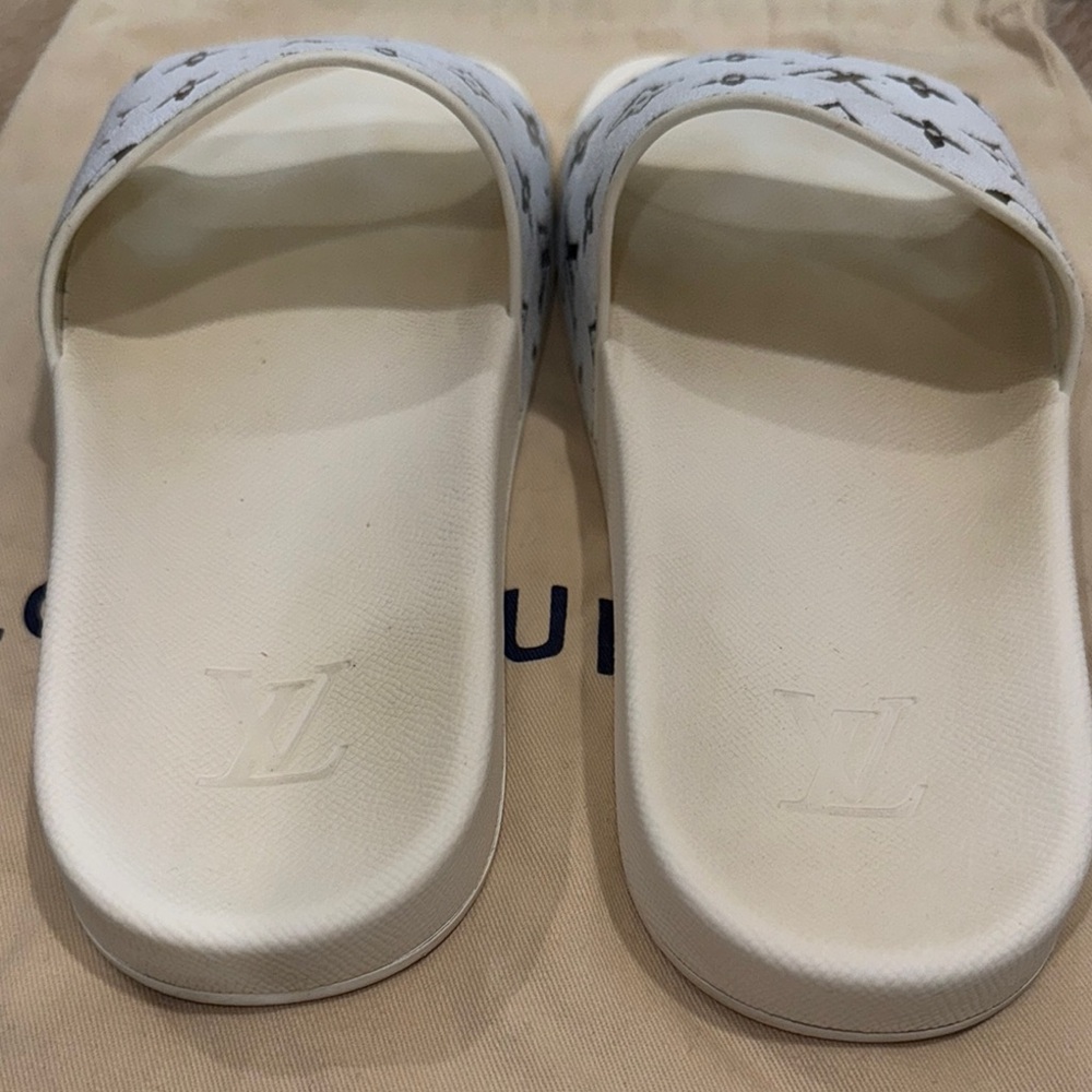 100% Authentic Louis Vuitton Monogram White Hologram Slides 🤍🤍 - Picture 5 of 15